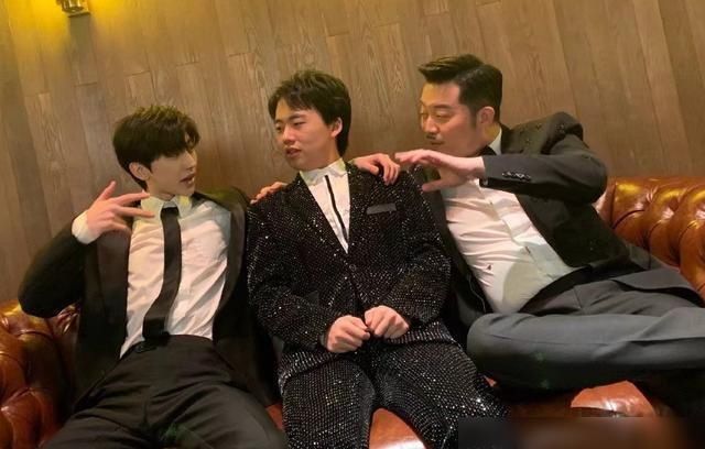  面给|沙溢节目跳起蔡徐坤的《情人》，不愧是沙子爹，这排面给的足足的