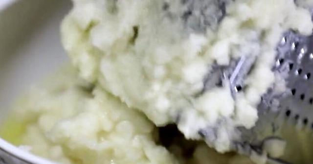 做法|土豆的新做法,不用炒不用炸,做一锅连吃带喝,孩子超爱吃