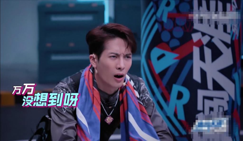  街舞|《街舞3》王嘉尔赛道出现黑马，无人认识却燃爆全场！