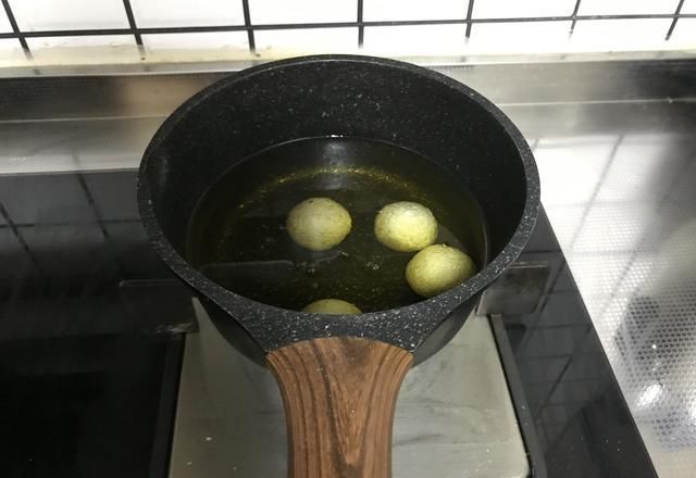  个个|炸麻团的秘诀，不加泡打粉也能个个空心，不开裂不塌陷，简单好吃