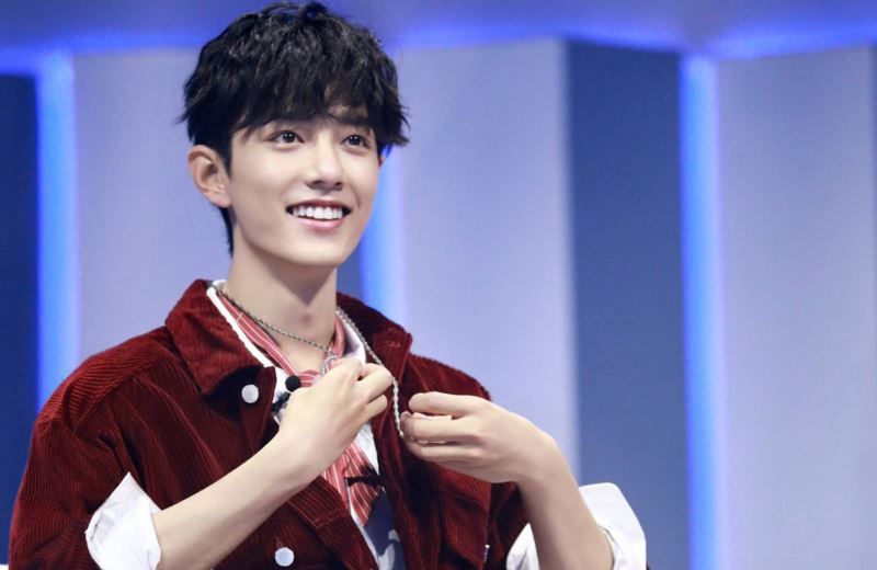  纷纷|肖战新剧将开发布会，网友纷纷呼唤杨紫快跑，被绑架了就眨个眼