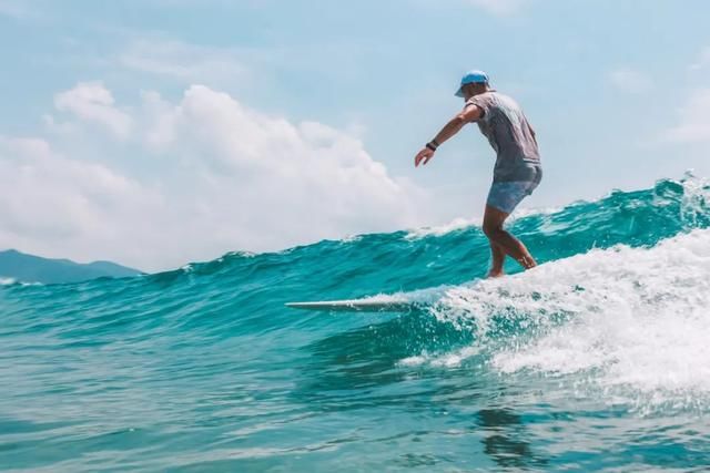  懂行|懂行｜夏日冲浪季，我们采访了几位冲浪达人