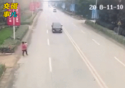  人行横道|行人不走斑马线横穿马路被撞，交警：负主要责任