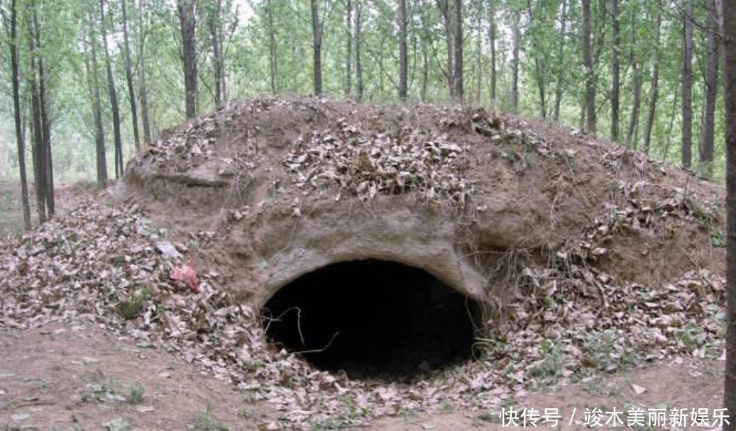 真的|这样的丧葬习俗真的残忍!还活着就送进坟墓,送一次饭加一块砖!