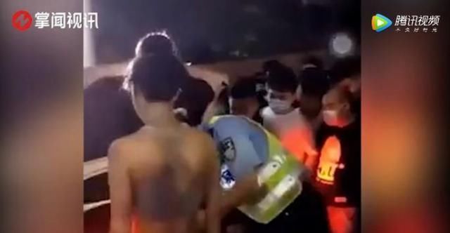 交警|交警深夜拦下玛莎拉蒂女司机，往车里一看马上让同事送她套警服