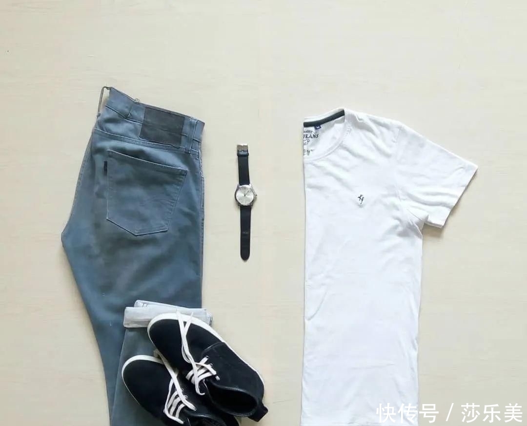  简单|男士穿白色T恤，简单帅气！