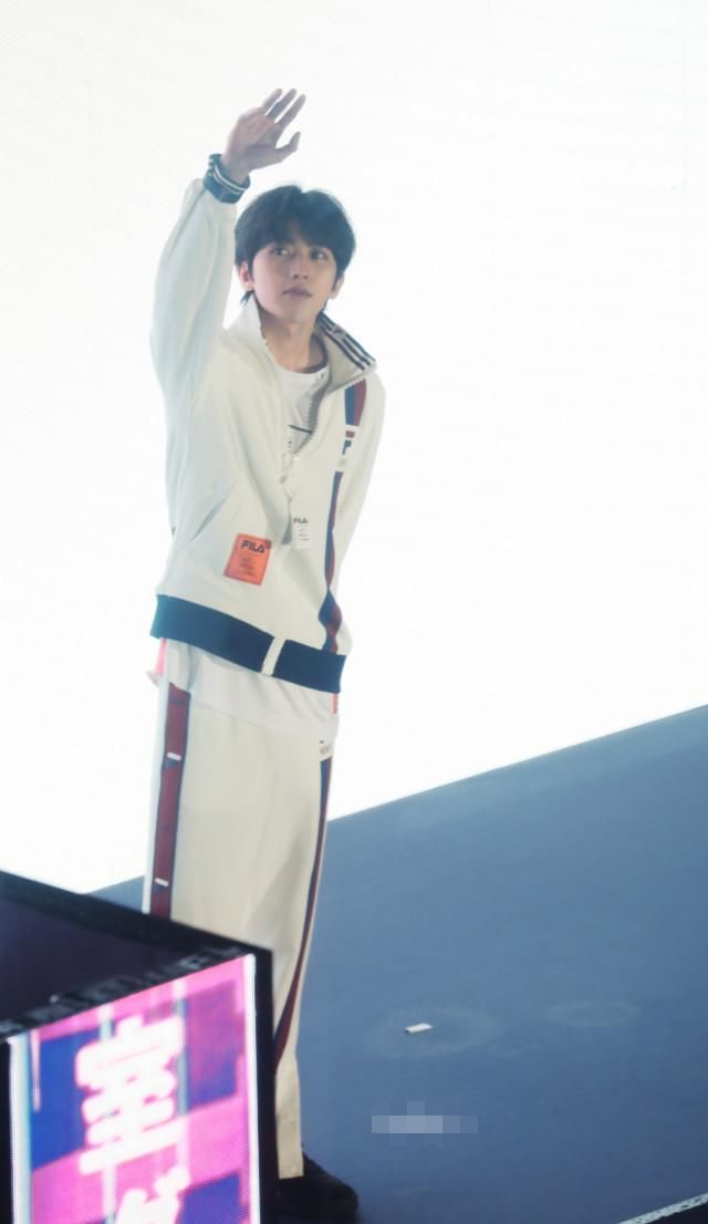  习生|蔡徐坤品牌活动饭拍，运动风学长坤上线！你的“夏日情人”来袭