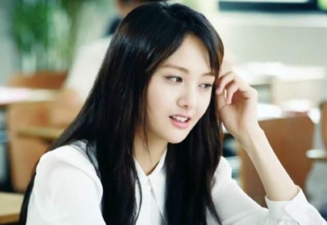  郑爽|郑爽再翻车？“假喝”遭杨迪当场揭穿太尴尬，综艺划水已不止一次