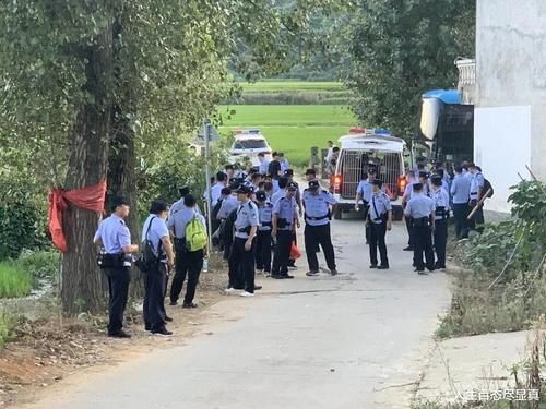  终于|曾春亮终于落网！还原他被捕的瞬间，欺软怕硬的嘴脸显露无遗