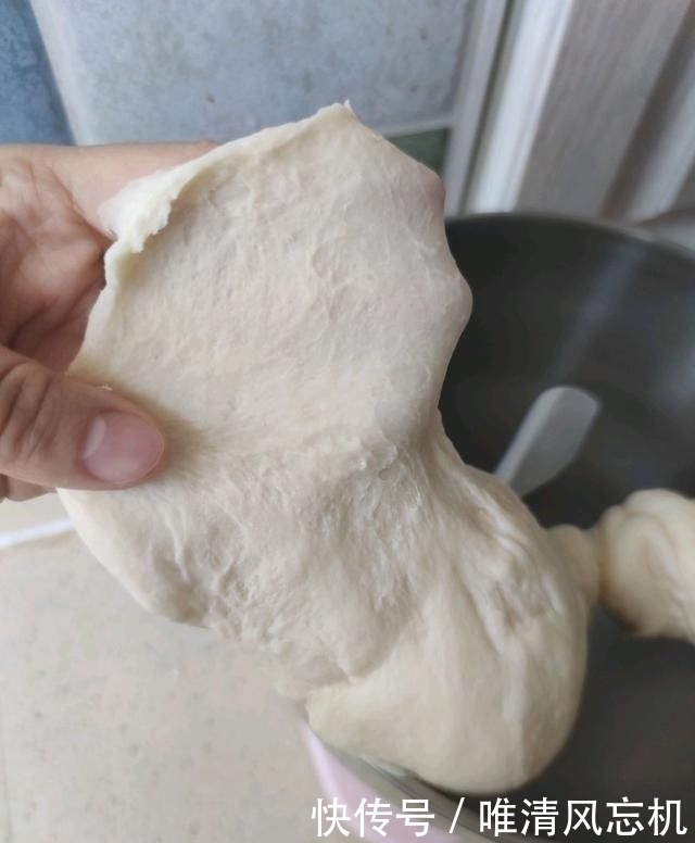  秒杀|「港式酥皮菠萝包」的做法+配方，外皮酥脆，内里松软，秒杀餐厅