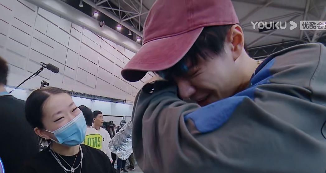 出坏|王一博《街舞》被黄渤吐槽“太坏”, 出坏点子整蛊王嘉尔, 得逞的表情亮了