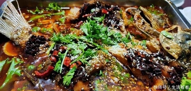 堂弟|堂弟18岁生日,二叔在临沂特色农家乐点一桌菜,两大家人吃嗨了