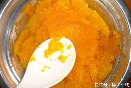 松软|做南瓜饼时,千万不要用面粉了!加点它,口感更加松软,百吃不厌