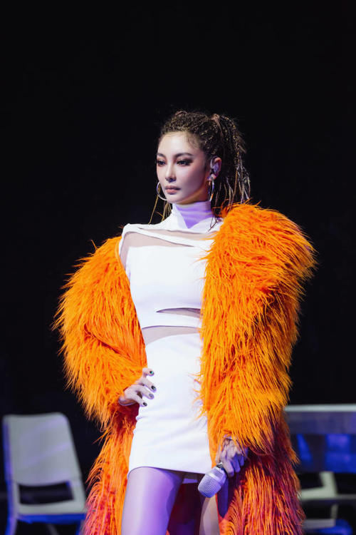  节目|人间清醒张雨绮，不能够只靠人气，但获得第一名同样被质疑