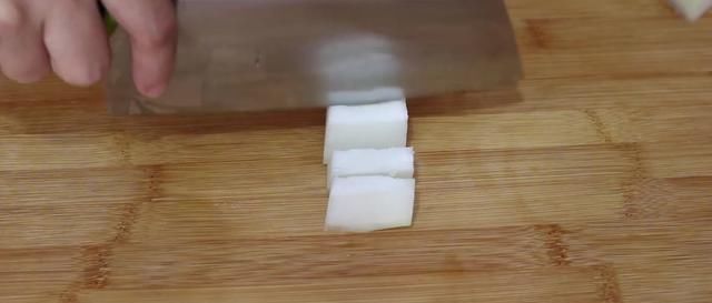  简单|冬瓜加2个西红柿，做法简单鲜香味足，真解馋，家人吃一次就上瘾