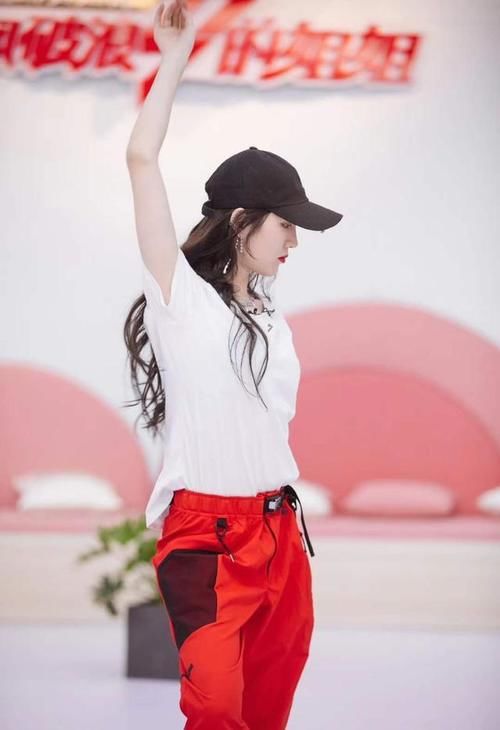  跌宕起伏|乘风破浪的孟佳：出道十年，跌宕起伏，每一次人生经历都不被错付