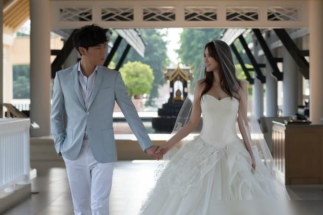  李斯丹妮|《浪姐》总决赛，伊能静穿婚纱致敬梅艳芳？还和王智上演姐妹情深