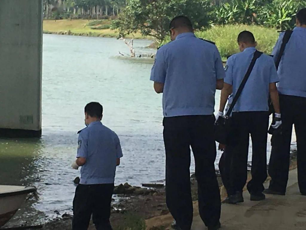  唏嘘|心痛到颤！婴儿被妈妈抛入江中，还穿着纸尿裤！原因令人唏嘘