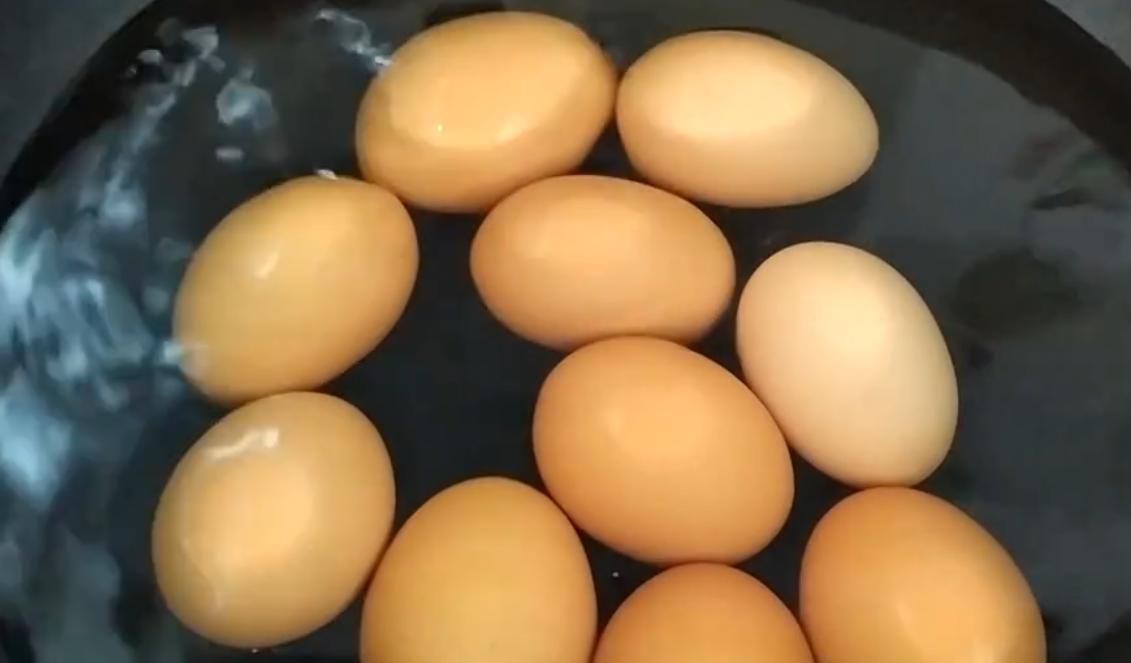 吃法|鸡蛋最美味的吃法，做法简单，咸香入味，好吃到停不下来