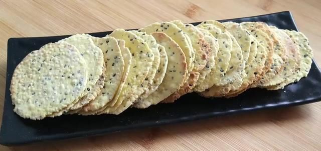  烤箱|不用烤箱不用油炸，轻松教你轻松酥脆芝麻饼干，孩子的最爱！