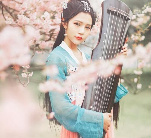  笑话|经典幽默笑话：从前有个农民，有一天，他去山上挑草，鞋破了