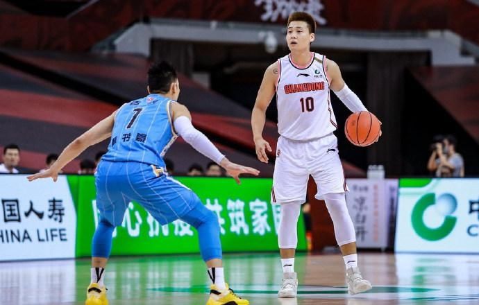  易建联|CBA半决赛G1广东VS首钢4大看点，易建联缺阵能否成为比赛胜负手？