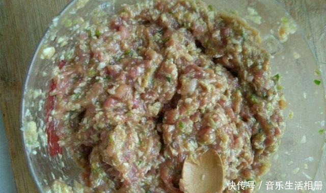 保证|调猪肉白菜馅料,牢记3放2不放,保证馅料鲜美多汁,好吃更入味