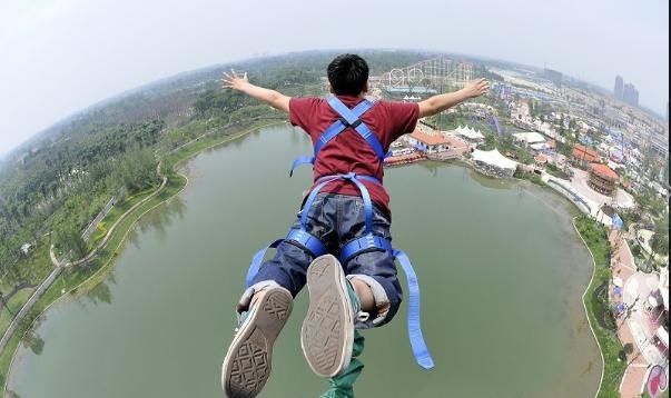  节目中|2004年，演员张正镇被年糕堵塞呼吸道身亡，一场综艺毁了他一生