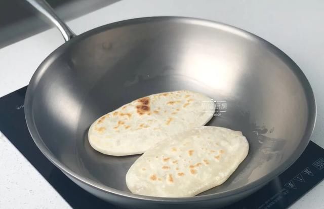  植物油|几个土豆，一碗面粉，成本不到5元，轻松搞定比肉夹馍还好吃