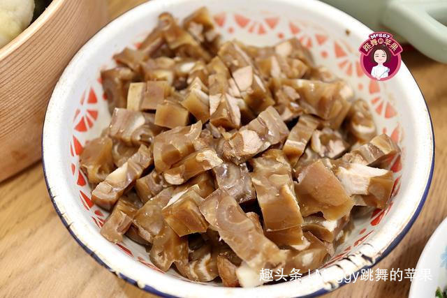 道菜|这位高考生妈妈好赞,一大桌晚餐精心做,第2道菜有滋有味像朵花