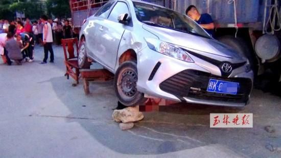  车底|女司机驾车在陆川连撞5人 一名女子被卷入车底
