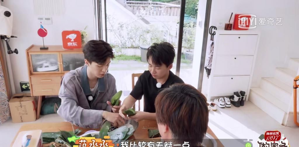 饭锅兄弟|住别墅,睡到中午才起床,这个“神仙”综艺才是真正的慢节奏