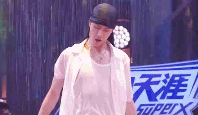  中国|《街舞3》喷泉舞台跳舞，中国达人秀都不敢这么玩