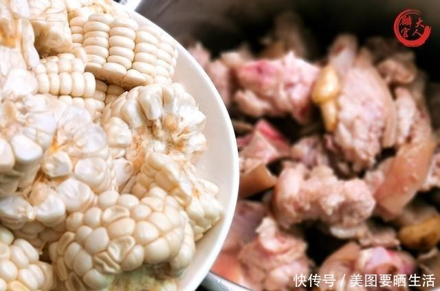 到底|炖猪脚汤到底要不要焯水记住“4个关键”,学会最正确炖汤技巧