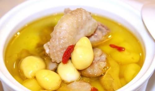  青椒|土豆焖饭，板栗烧鸡汤，青椒回锅肉，鱼板乌冬面的做法