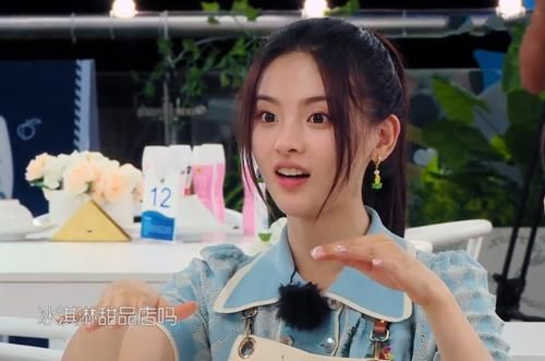 关掉|《中餐厅》滤镜有多可怕?当节目组关掉滤镜,杨超越肤色被打回原形