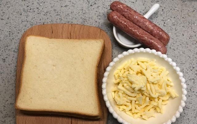  芝士|吐司的网红吃法，健康非油炸，酥软拉丝，给孩子当早餐正合适