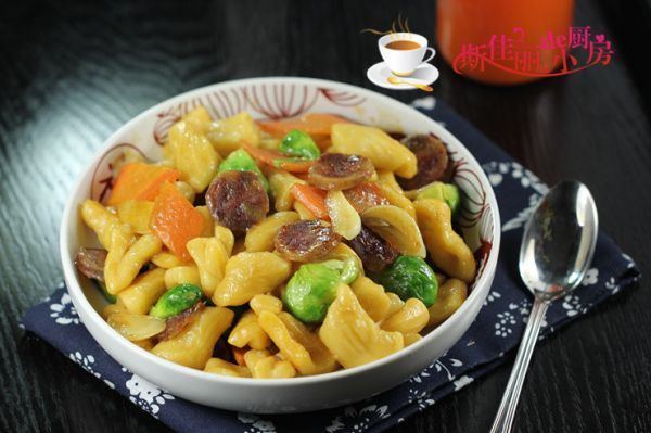 耳朵|香肠抱子甘蓝炒猫耳朵