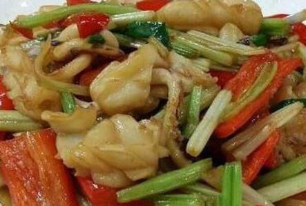 少许|精选美食：西兰花炒虾仁，芹菜炒鱿鱼，酥炸藕盒，蒸碗酥肉的做法