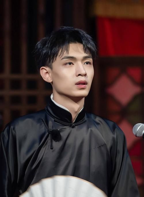  肯定|秦霄贤三次即兴救场，临场反应获郭德纲肯定，第一名实至名归