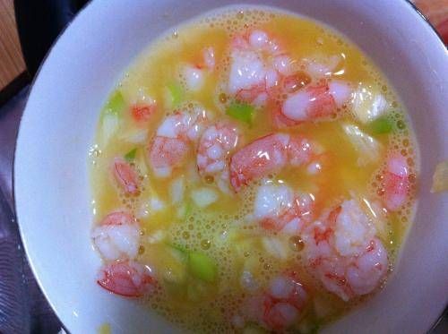  滑蛋虾仁|别再炒鸡蛋了，加点它营养翻倍，金黄嫩滑有食欲，老人孩子都爱吃