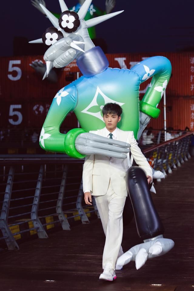  LV春夏21男|吴亦凡、邓伦、欧阳娜娜、白宇、宋威龙、钟楚曦、虞书欣