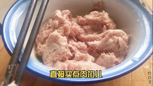  炸丸子|炸丸子：咬破一小口，混杂着豆腐和肉香的热气便扑面而来