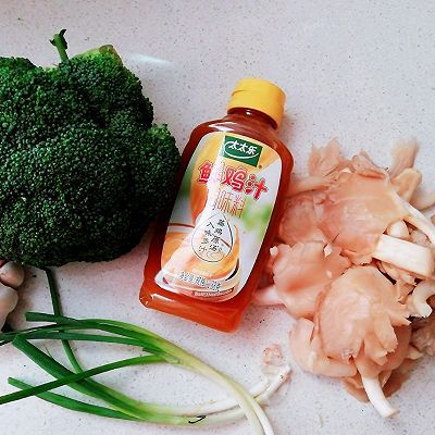  鲜鸡汁|鸡汁西兰花蘑菇火腿丁