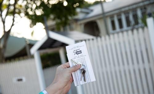 一共|男子买彩票一口气中262个奖，一共赢得450万元