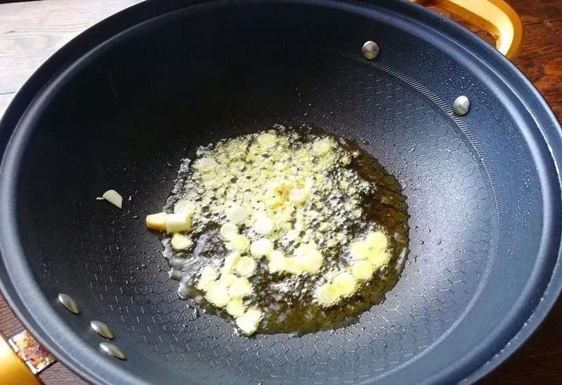 没放|香菇和土豆这样做，一点肉也没放，好吃到停不下来