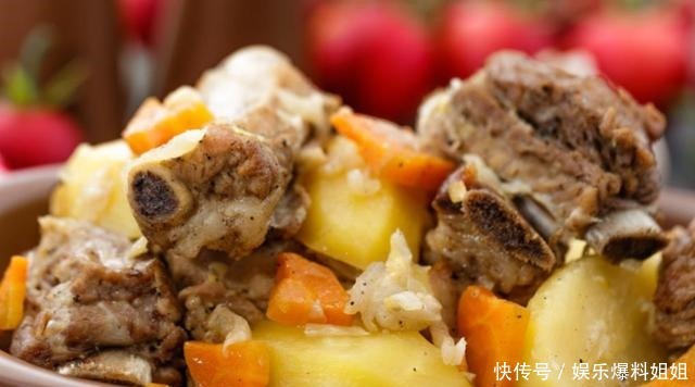 炖排骨|反复提醒,炖排骨时万万别先焯水,牢记这2步,排骨鲜嫩无腥味