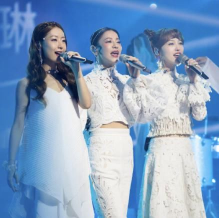 轮公演|《乘风破浪》三公残酷性全面升级,孟佳和丁当在同一地方“跌倒”