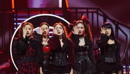 到手|黄晓明状态不佳?被宁静强搂跳舞,慌到手不知放哪,还一脸嫌弃?