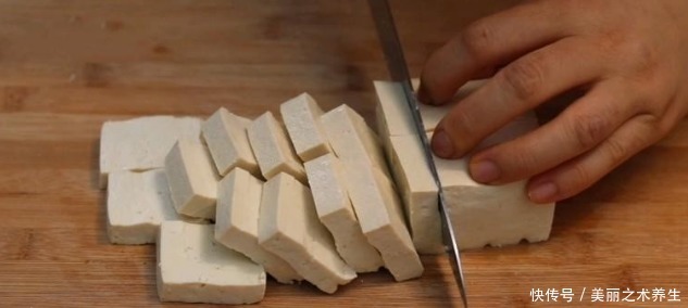 饭菜|香菇焖豆腐,简单的家常做法,下饭菜特别香!